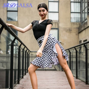 Юбка для латиноамериканских танцев Короткая юбка Профессия Женская Одежда для занятий взрослыми танцами Сексуальная юбка YS118 Нерегулярная Черно-белая в клетку